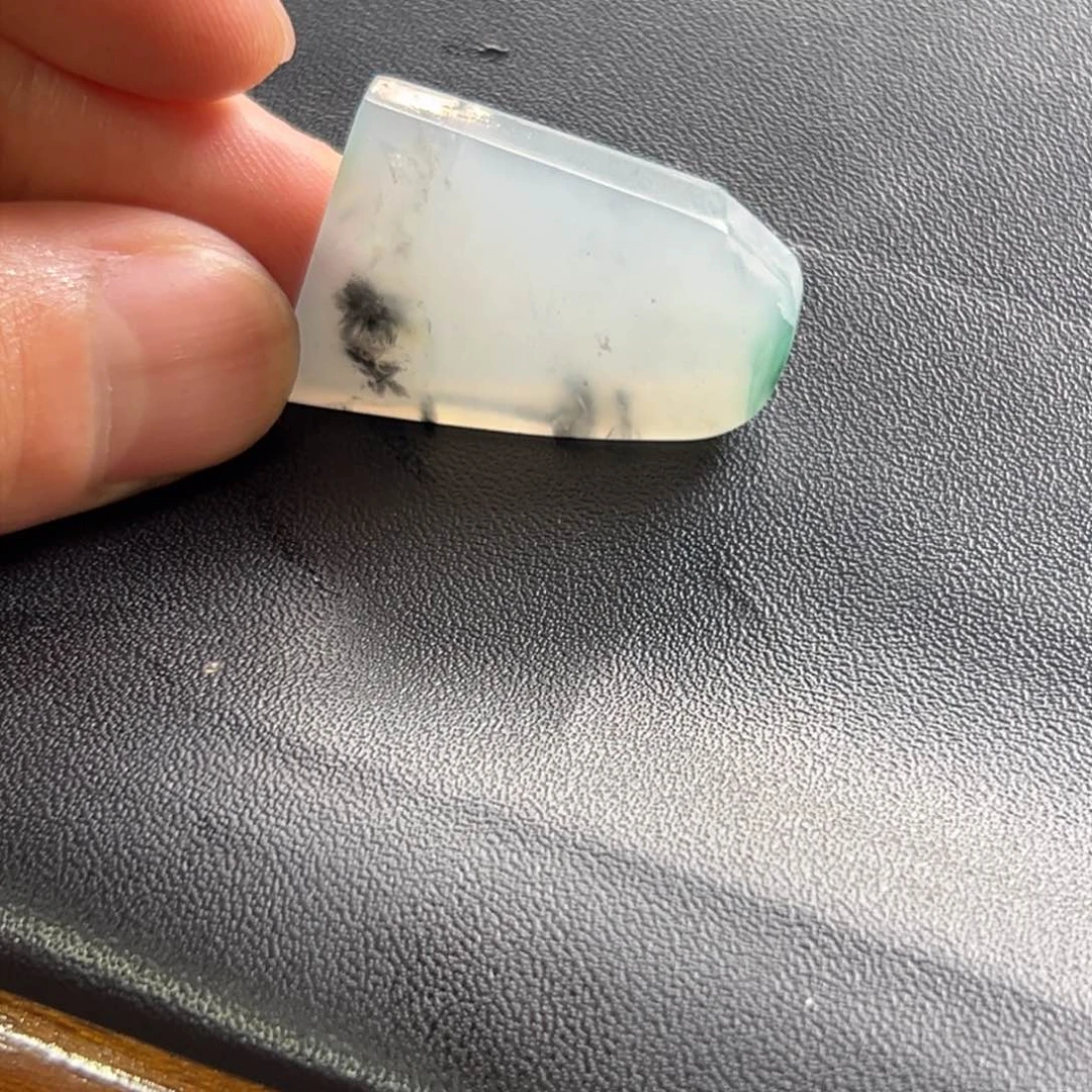 定制翡翠未镶嵌冰乌鸡飘花牌