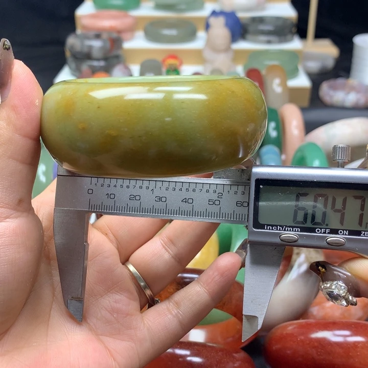 未镶嵌手镯石英质玉