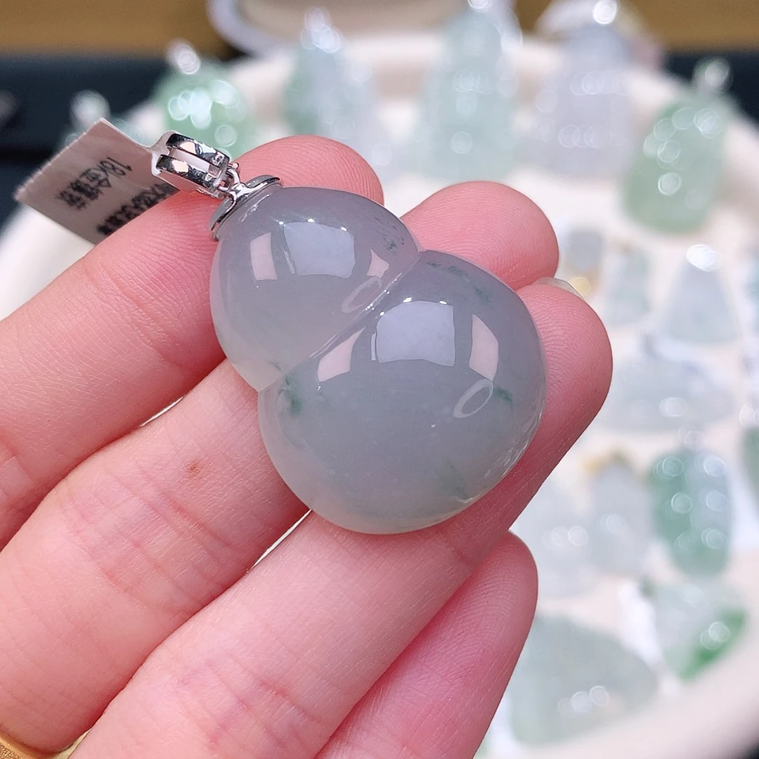 颈饰18K金镶嵌翡翠29.6-22.6-8.2