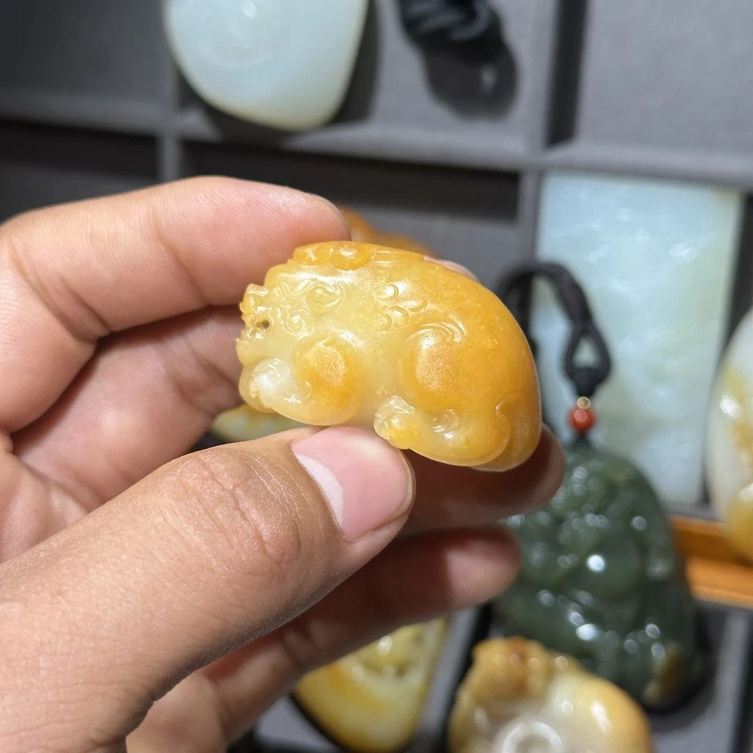 新疆和田玉貔貅 黄沁