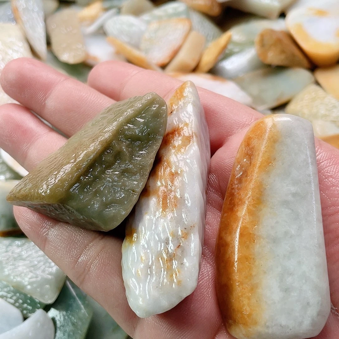 翡翠颈饰未镶嵌卍****卍