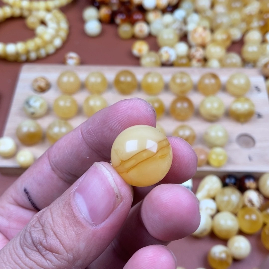 蜜蜡裸石未镶嵌文***家蜜蜡