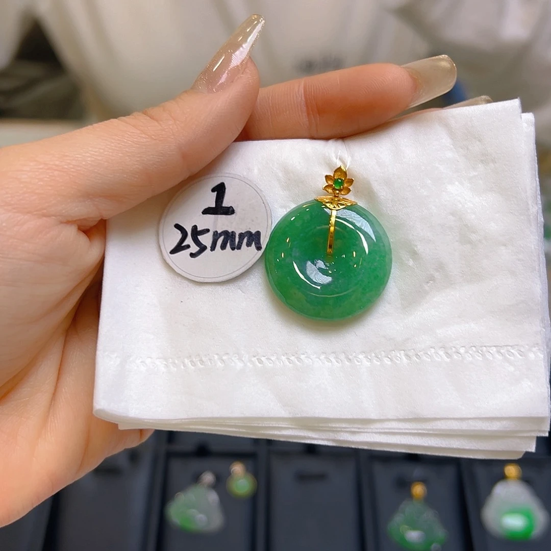 翡翠颈饰18K金镶嵌翡翠