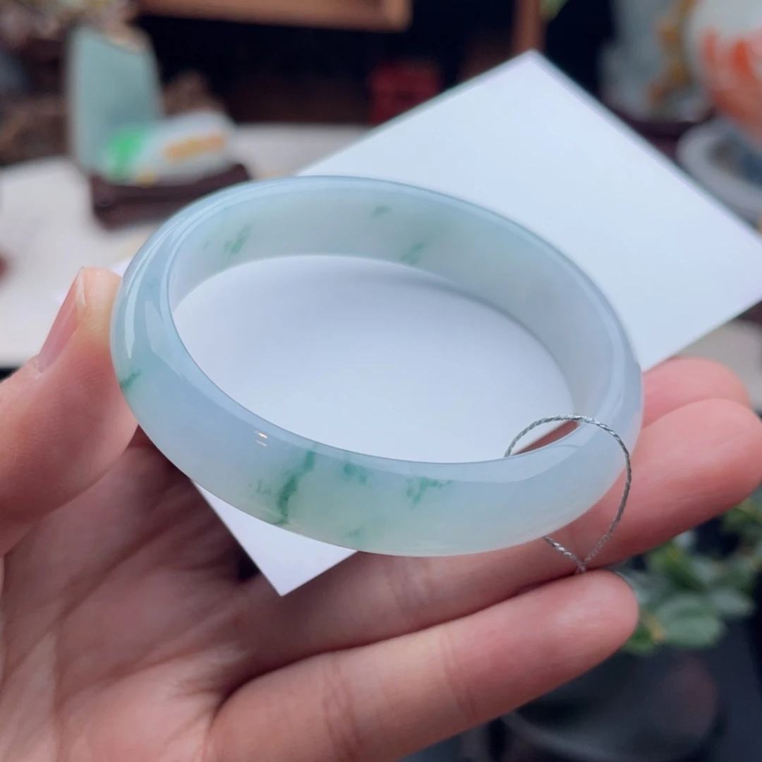 未镶嵌手镯（贵妃镯）翡翠