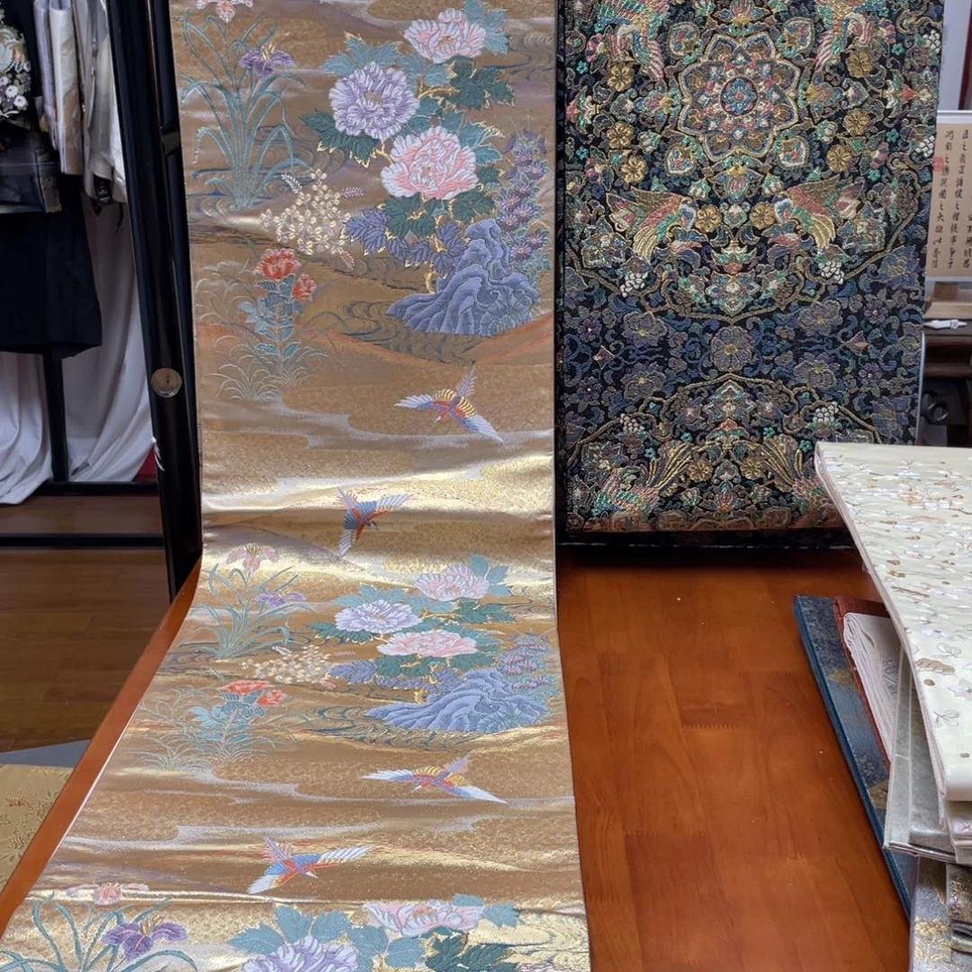 织绣织金瑞鸟牡丹纹