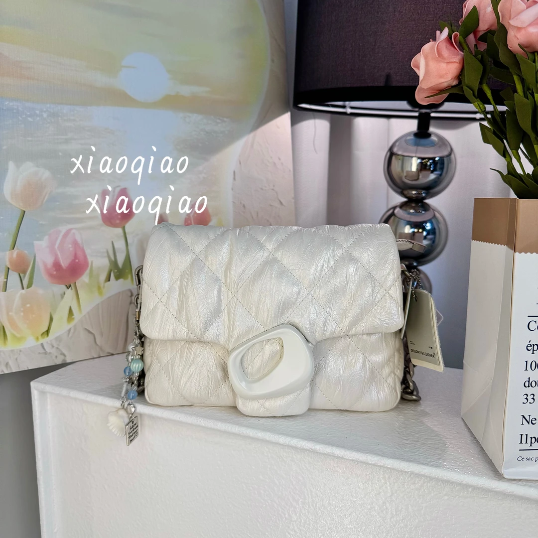 珍珠白菱格泡芙包包 百搭真皮女包-Puff-2025