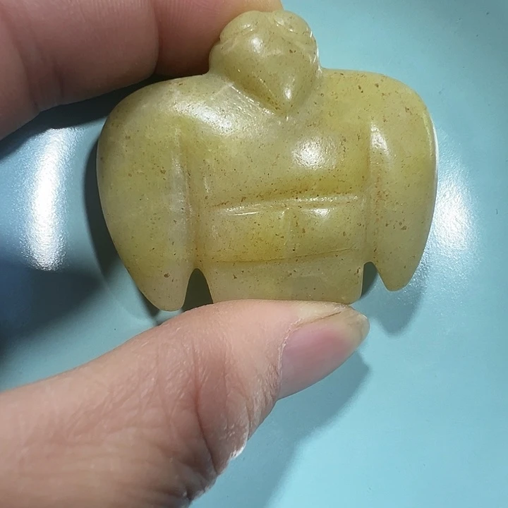 透闪石质玉未镶嵌挂件
