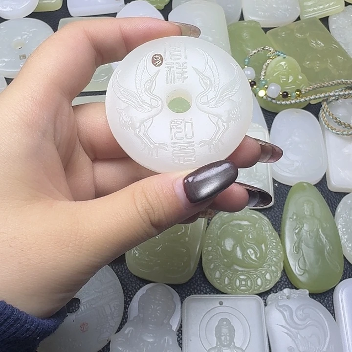 石英质玉未镶嵌颈饰