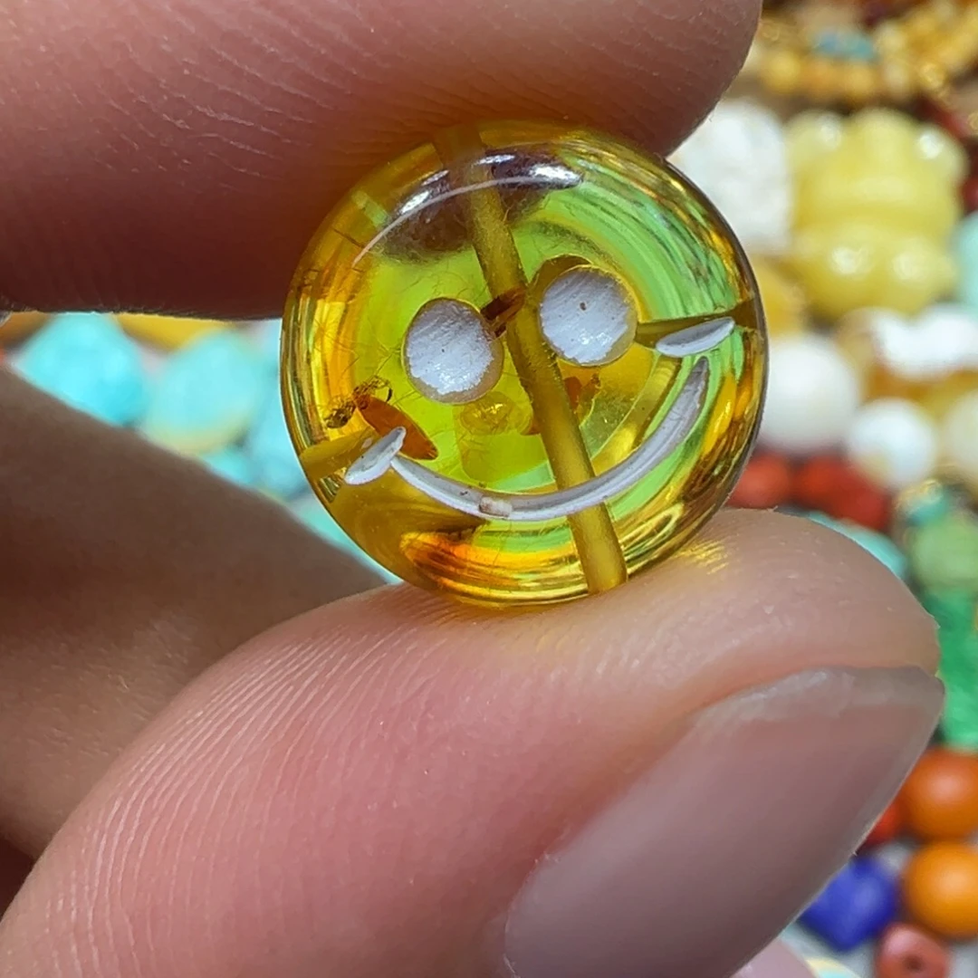 琥珀未镶嵌颈饰笑脸