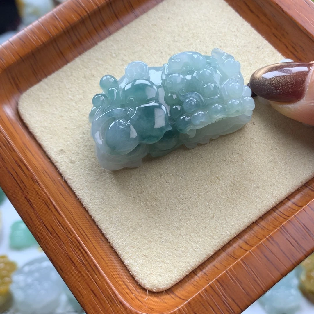 翡翠未镶嵌颈饰33