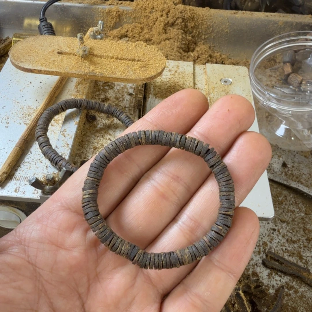 沉香碎屑沉香钱*妹沉水级乌身圆叶品种卡6单圈片珠4.6克