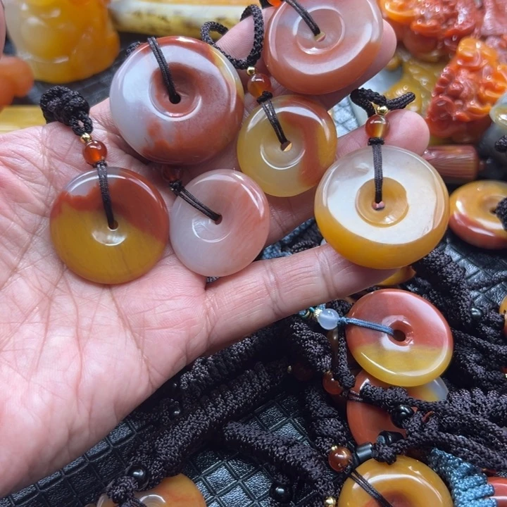 石英质玉（黄龙玉）颈饰未镶嵌沉****疲