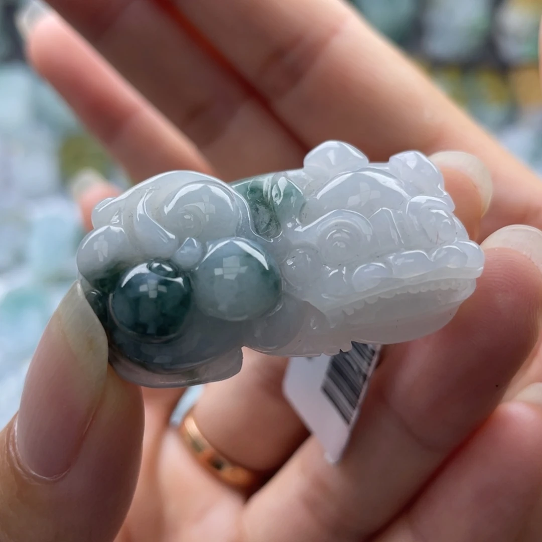翡翠未镶嵌颈饰貔貅