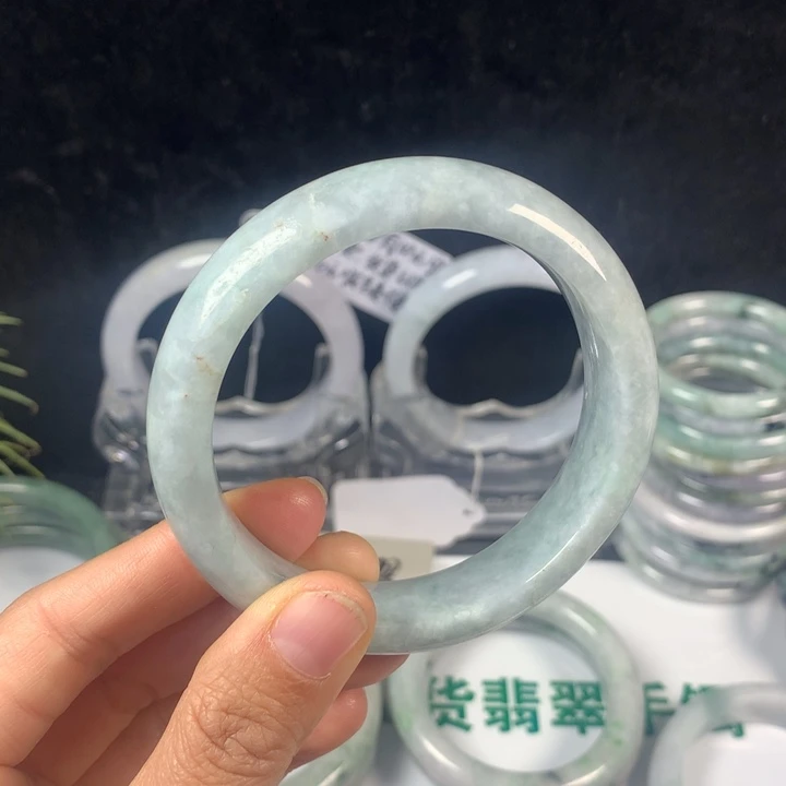 翡翠未镶嵌手镯54号。 57.3圈