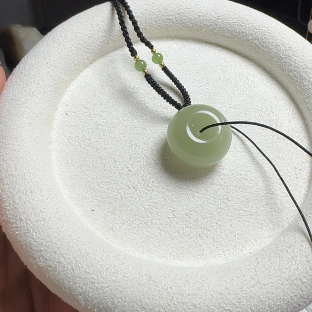 冻***罐和田玉未镶嵌颈饰猫眼大扣子