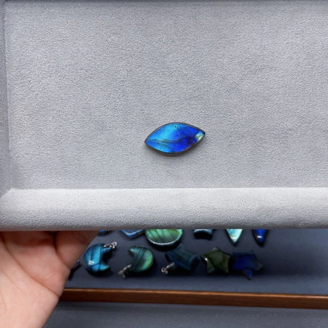 这***茸长石银S925镶嵌颈饰