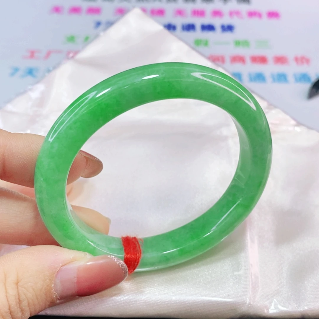 未镶嵌手镯（贵妃镯）翡翠52.8圈满绿