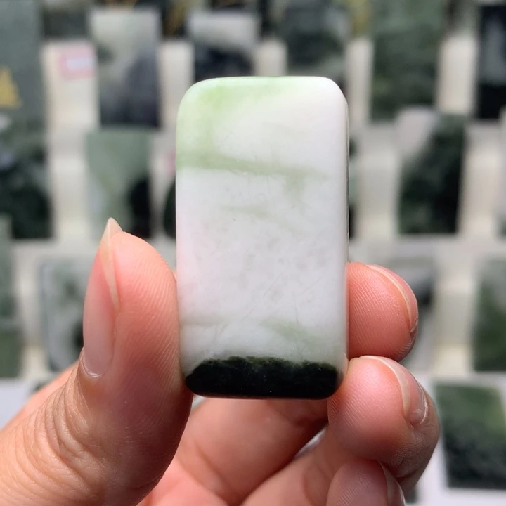 独山玉未镶嵌颈饰