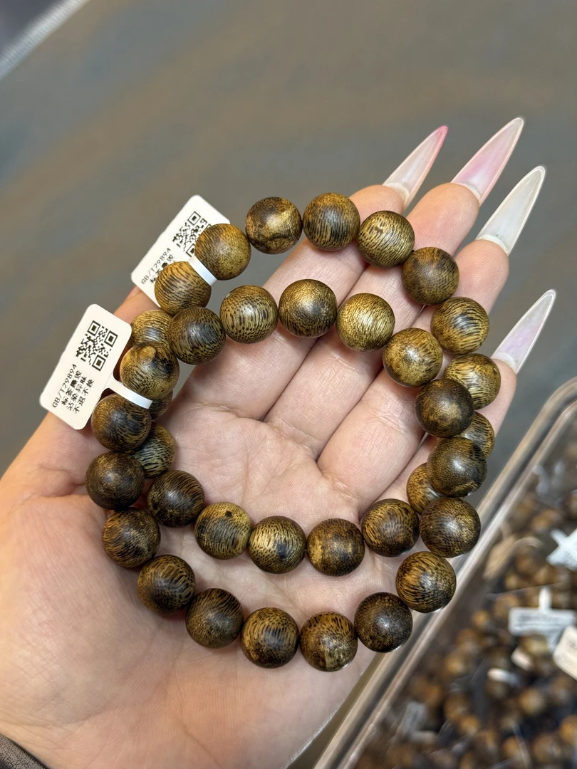 沉香海南老白棋1.2留疤圆珠单圈多样性发一条（赠养香料一份）