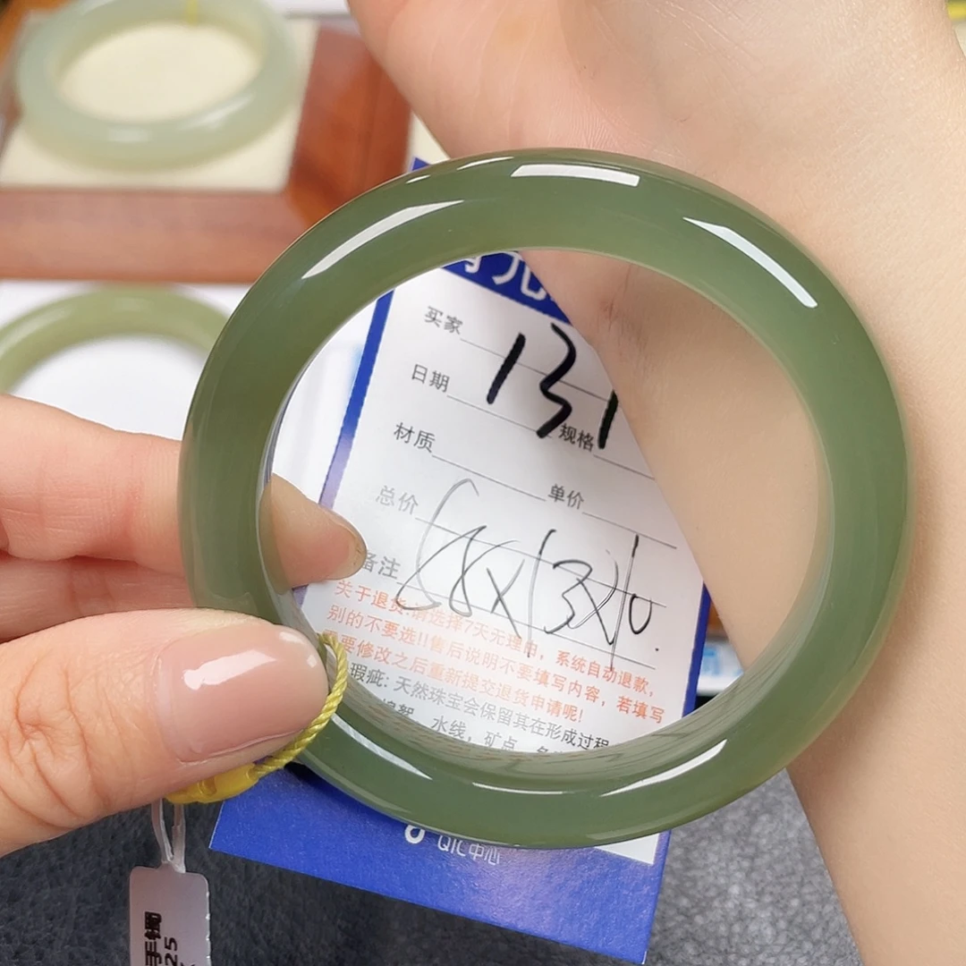 和田玉未镶嵌手镯