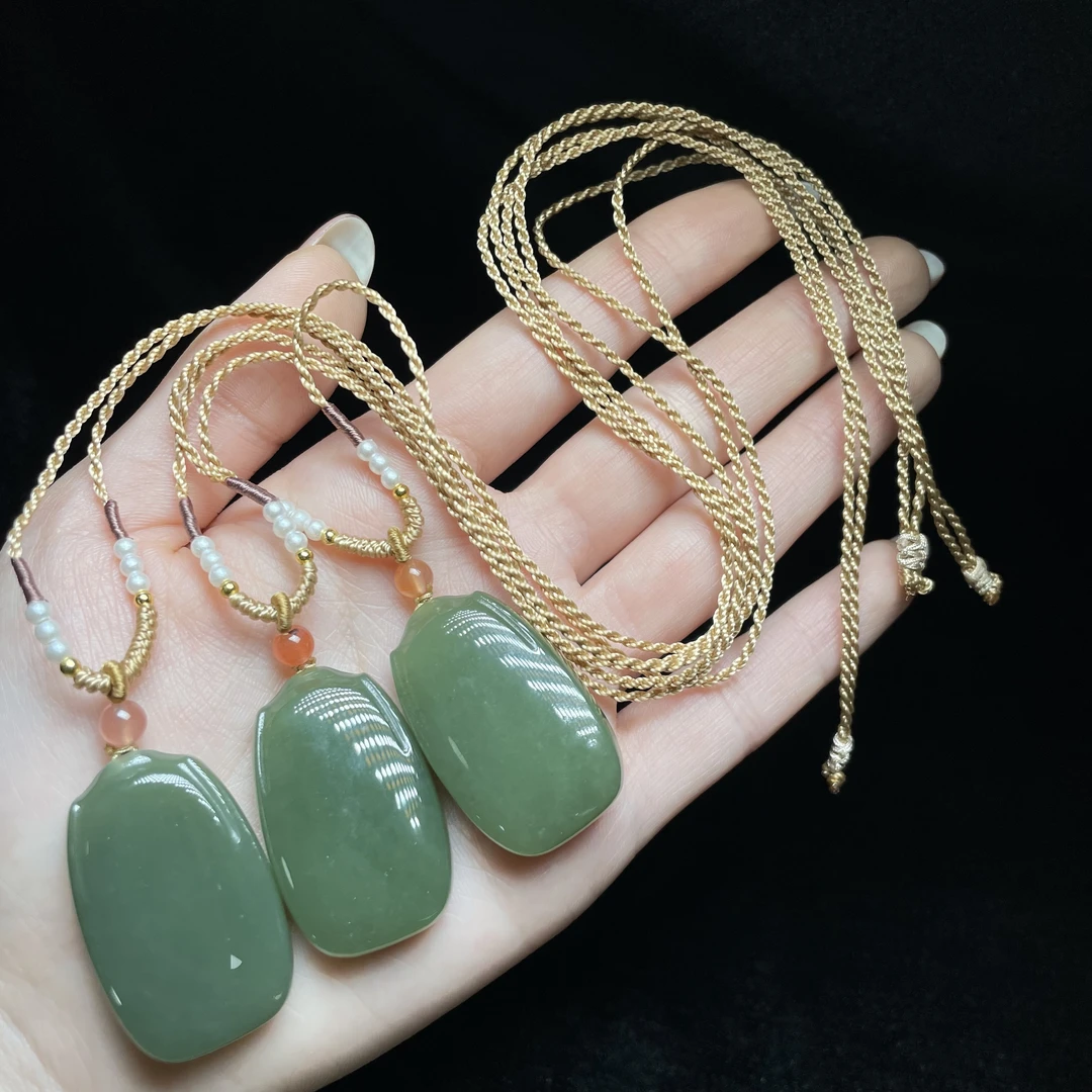 【云上】和田玉吊坠—多样性发一件-34x20x8mm-DS44264（甄选）