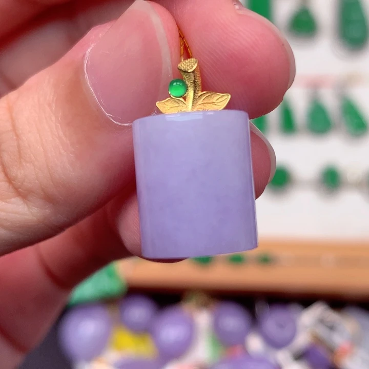 翡翠18K金镶嵌颈饰翡翠