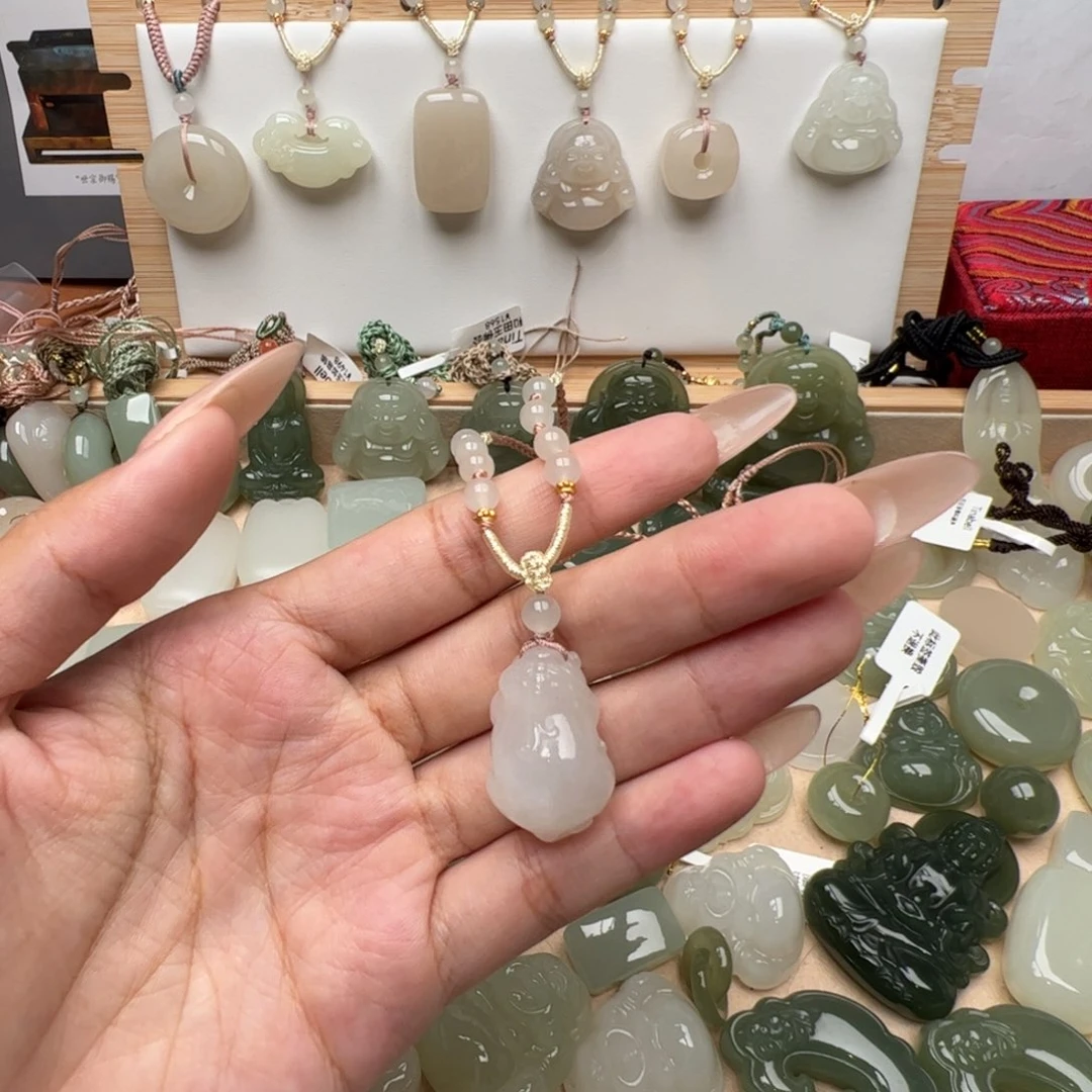 和田玉未镶嵌颈饰