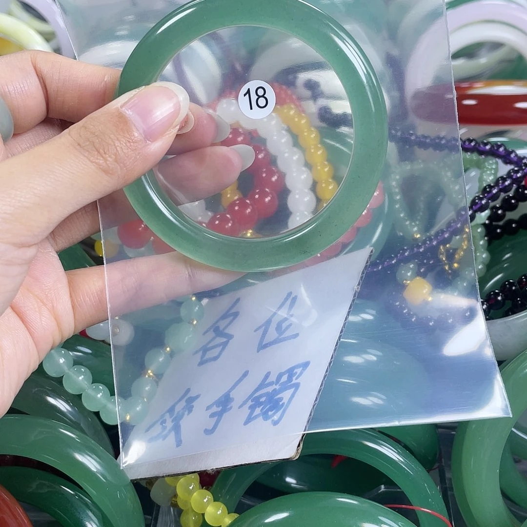 【闪购商品】石英质玉手镯未镶嵌55