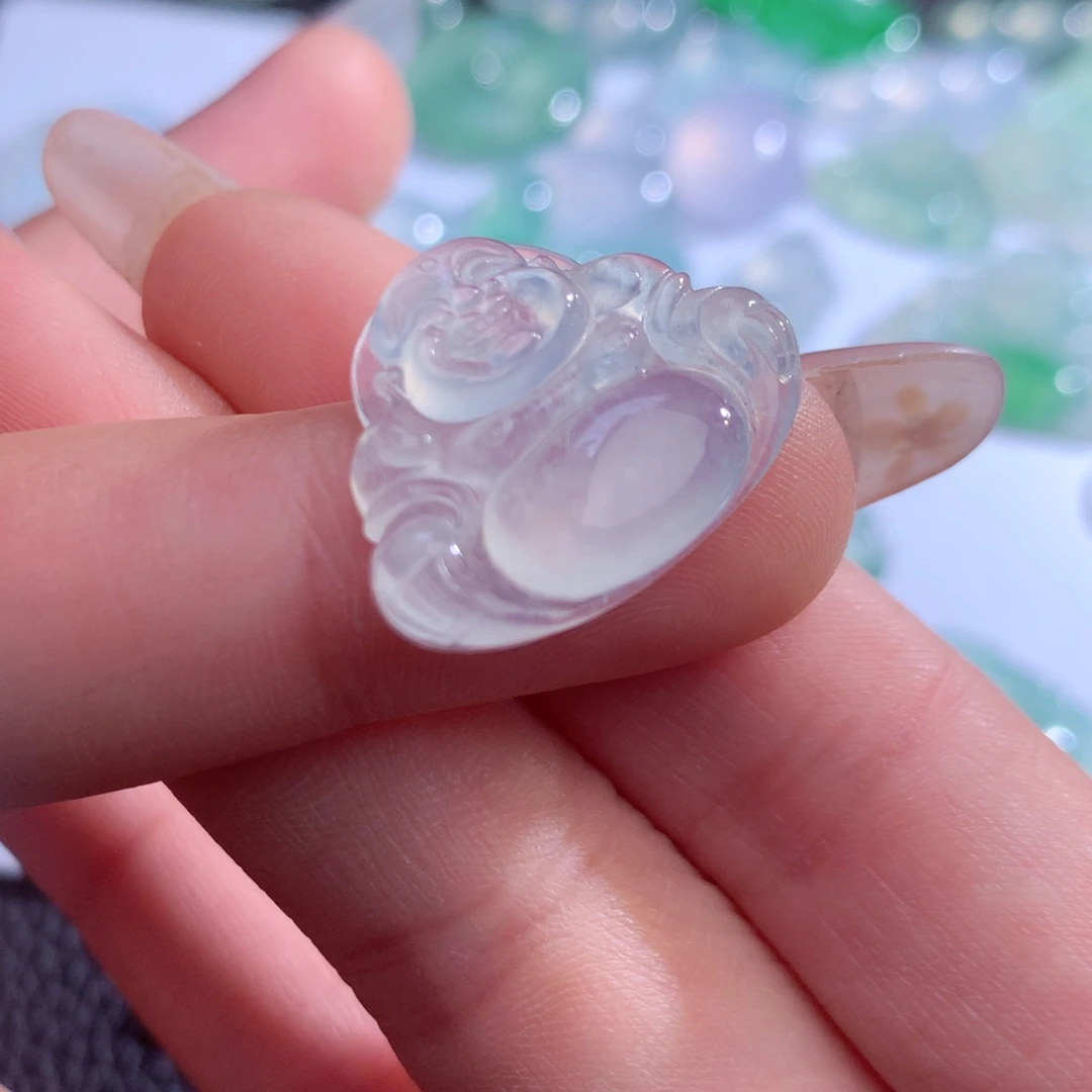 翡翠未镶嵌颈饰缅甸