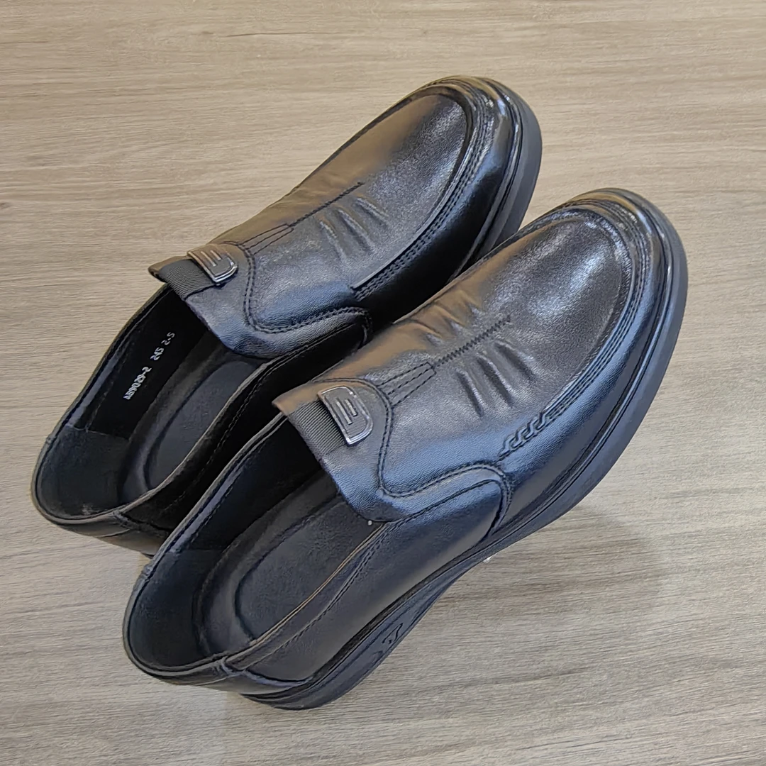 休闲皮鞋休闲软底透气潮流皮鞋男款爆款新款新款鞋子男士皮鞋真皮