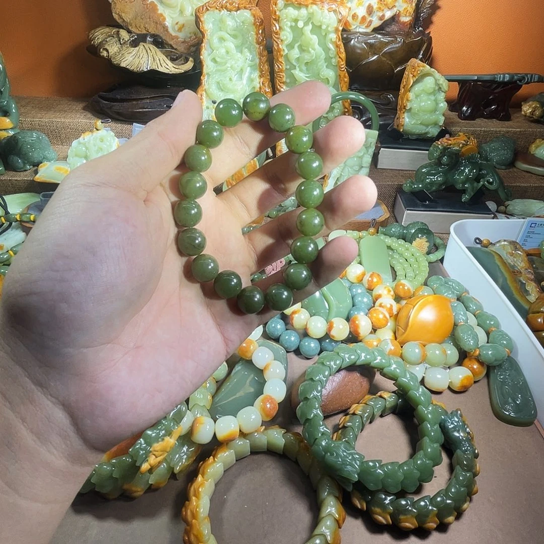 透闪石质玉未镶嵌珠宝奇石