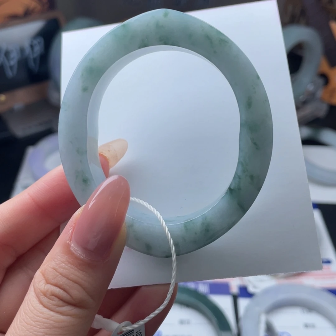 定制翡翠未镶嵌翡翠手镯基地质检发货