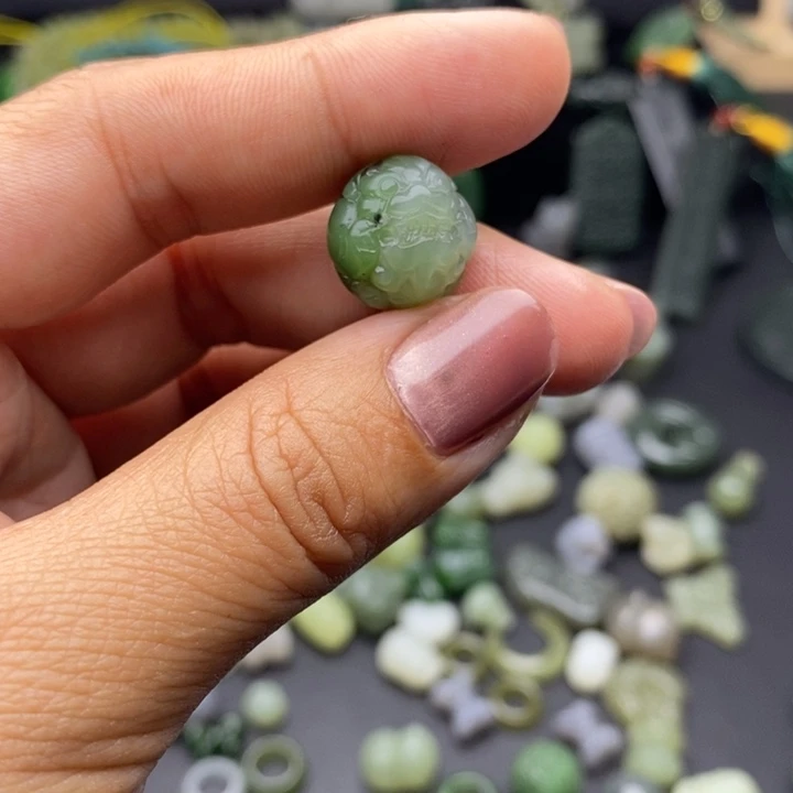 和田玉未镶嵌颈饰福利无售后