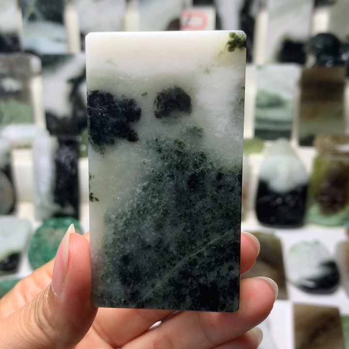 独山玉未镶嵌颈饰