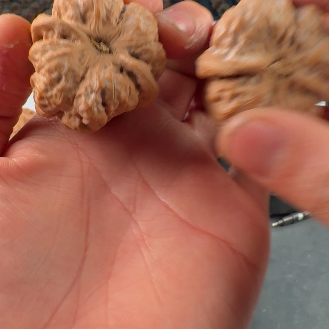 k***困吊坠文玩核桃蛤蟆的眼睛是真的好看啊