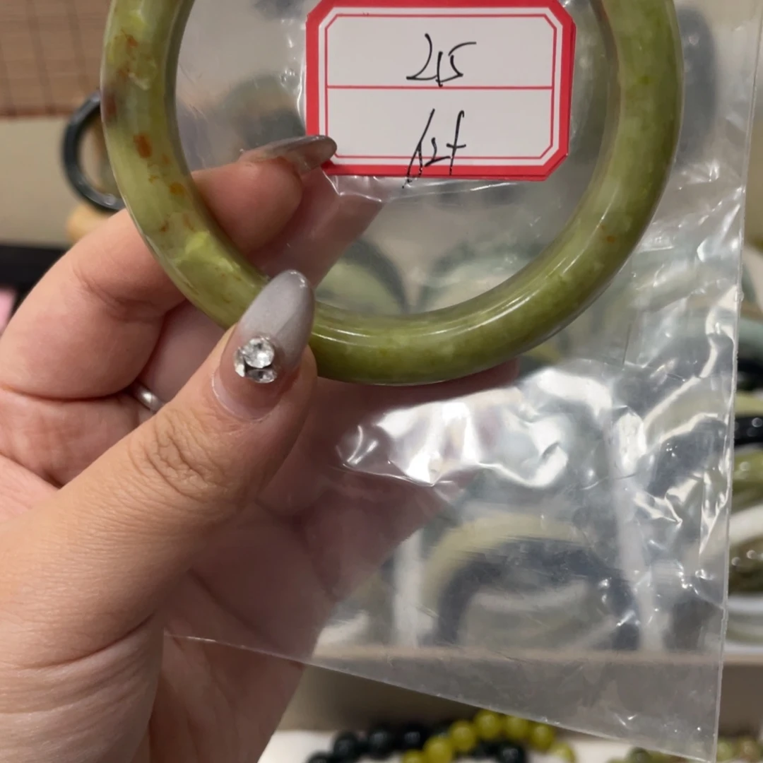 蛇纹石玉手镯未镶嵌