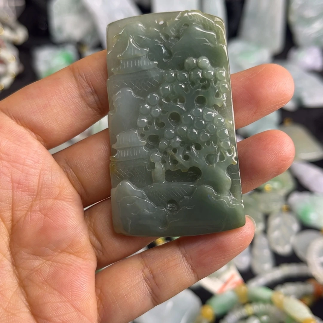 翡翠未镶嵌吊坠(赠链)