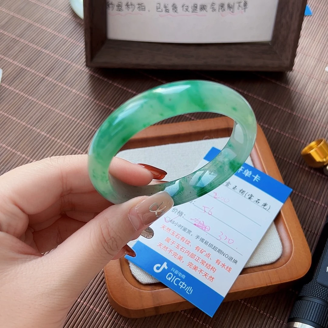 石英质玉手镯未镶嵌200