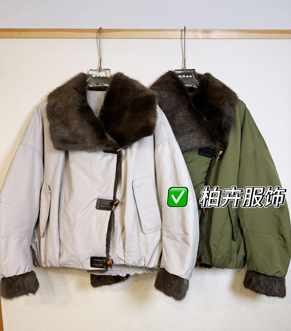 【柏卉服饰】牛角扣拼毛领鹅绒服