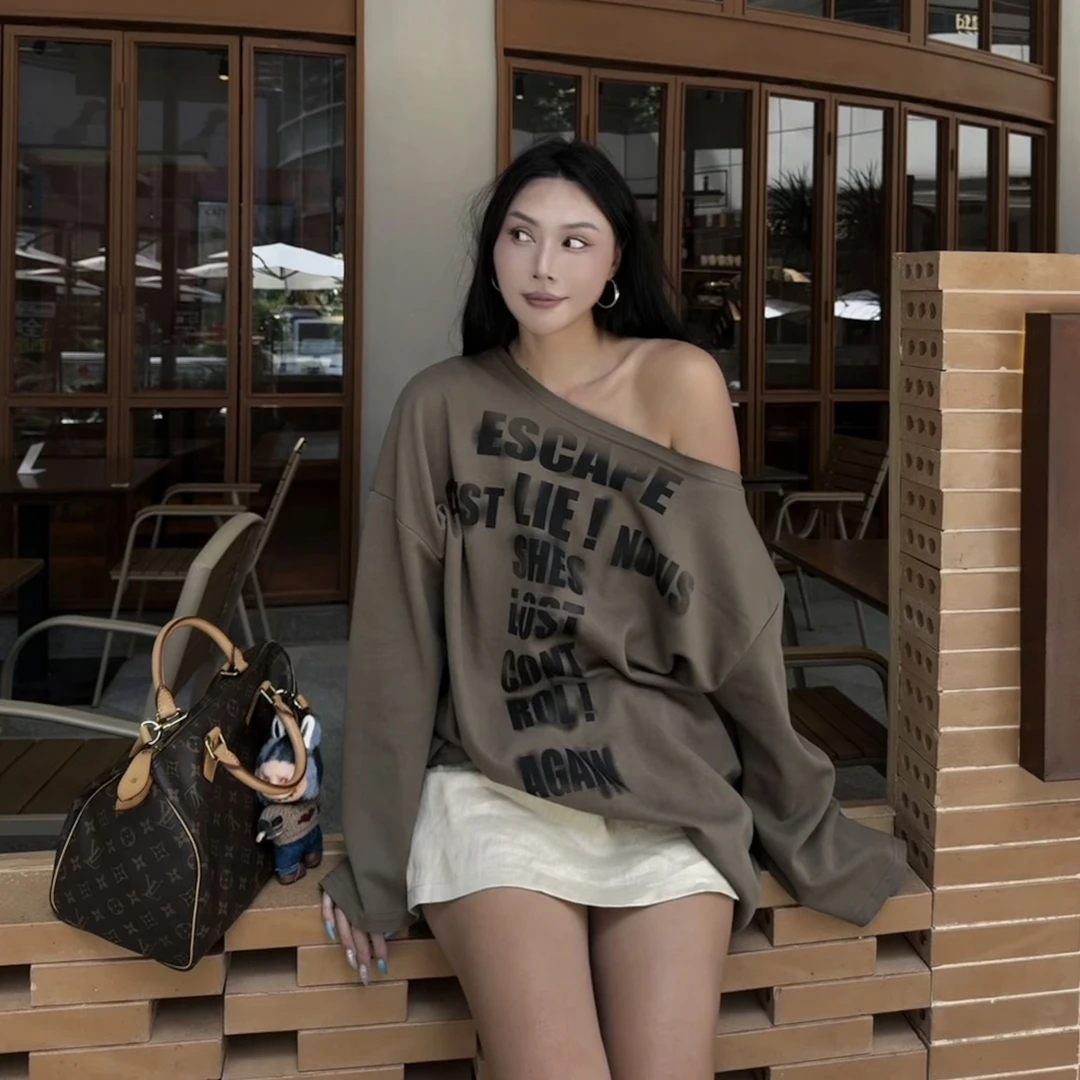 早秋字母印花斜肩卫衣长袖小众宽松韩版大T