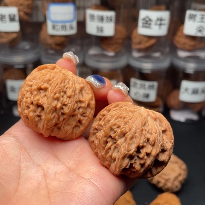 小***哥文玩核桃吊坠磨盘