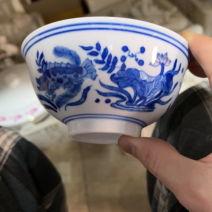 瓷片//////直径12.5厘米。红西西。