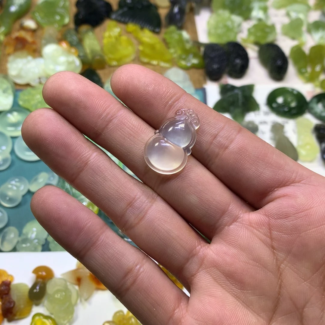 岫玉颈饰未镶嵌小葫芦