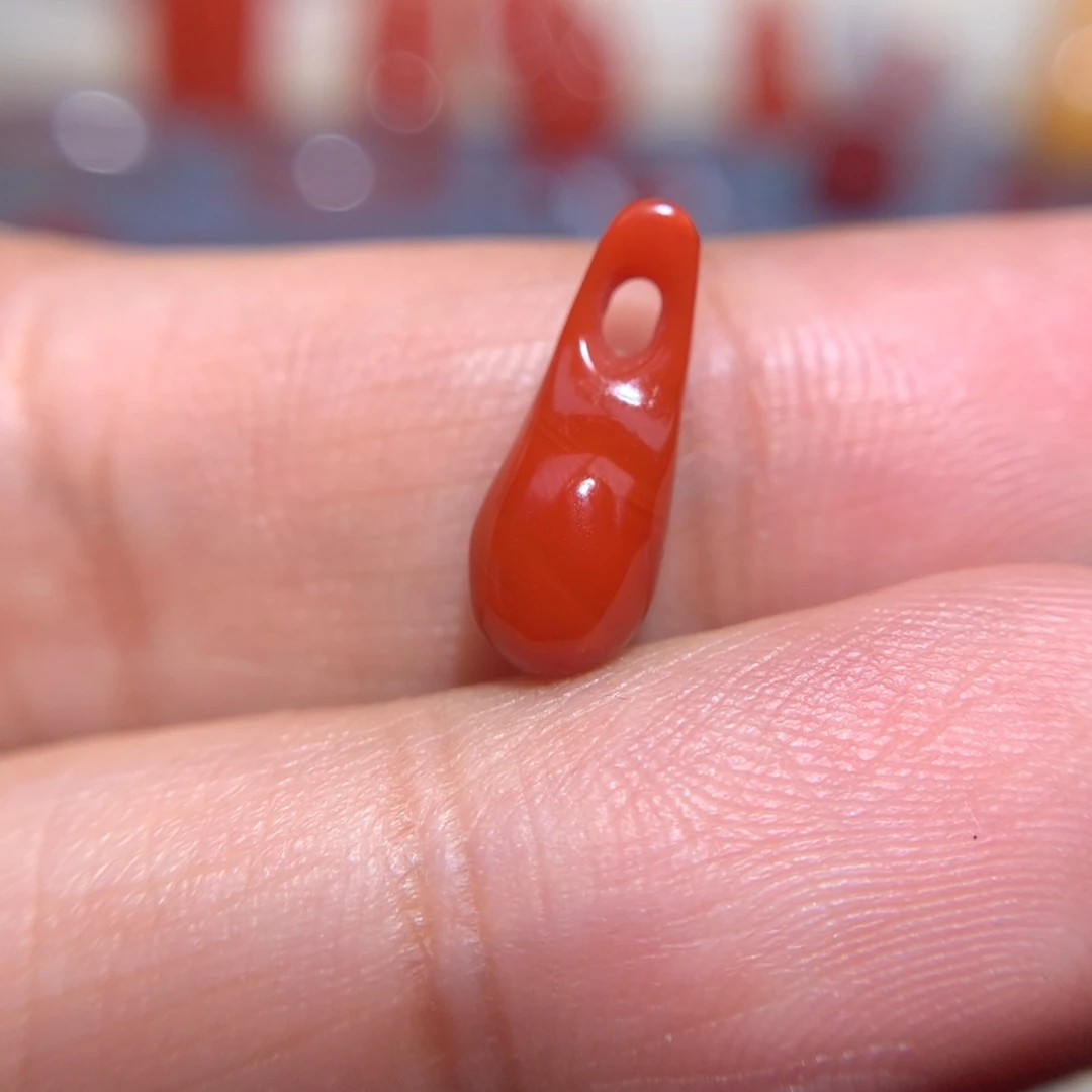 南红玛瑙侧挂未镶嵌满肉柿子红