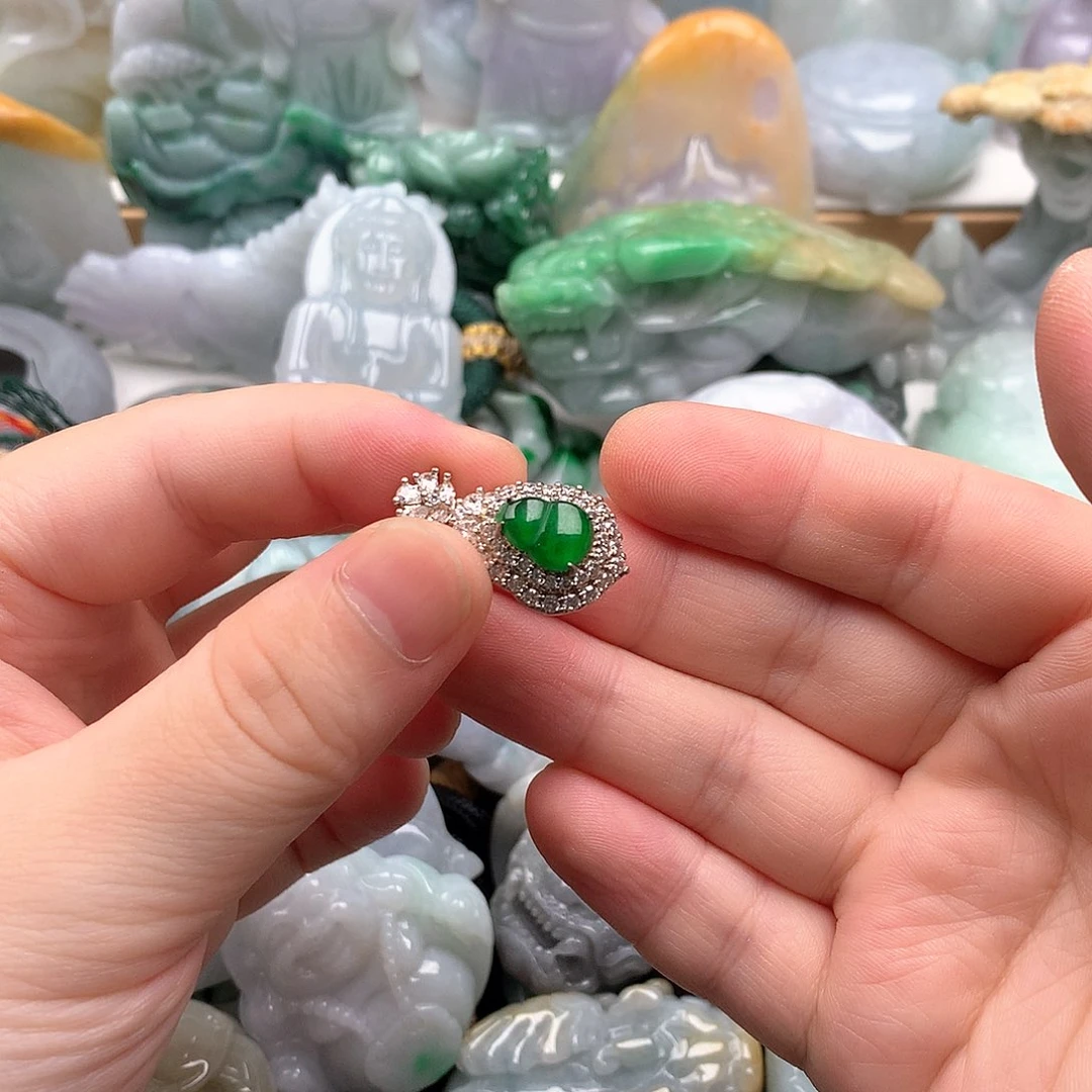 吊坠(不含链)未镶嵌翡翠