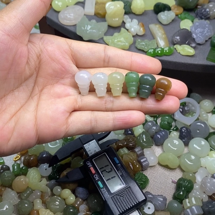 未镶嵌和田玉挂件68一个多样性发其一