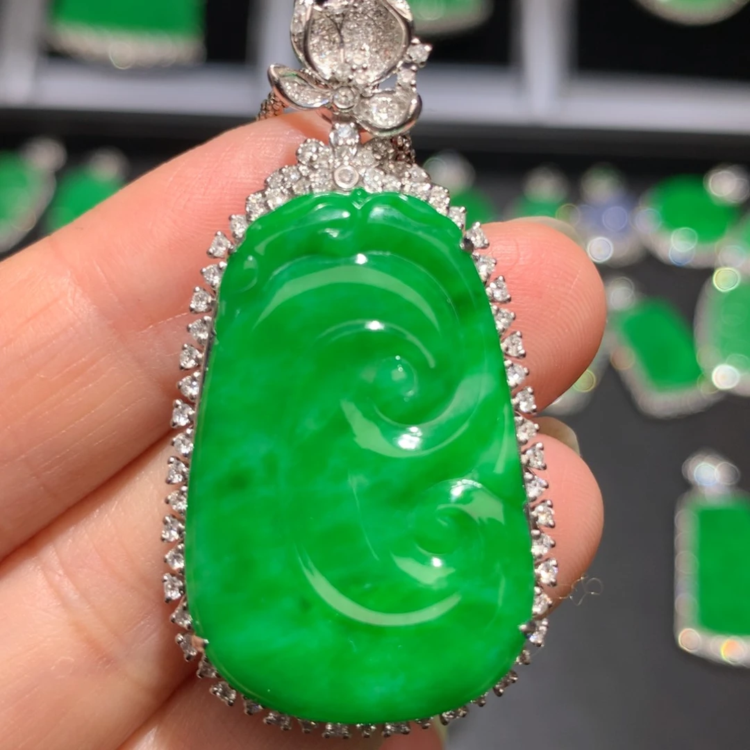 翡翠颈饰18K金镶嵌翡翠