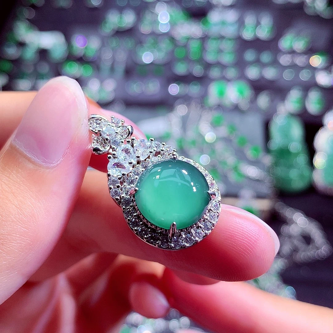 翡翠未镶嵌颈饰挂件