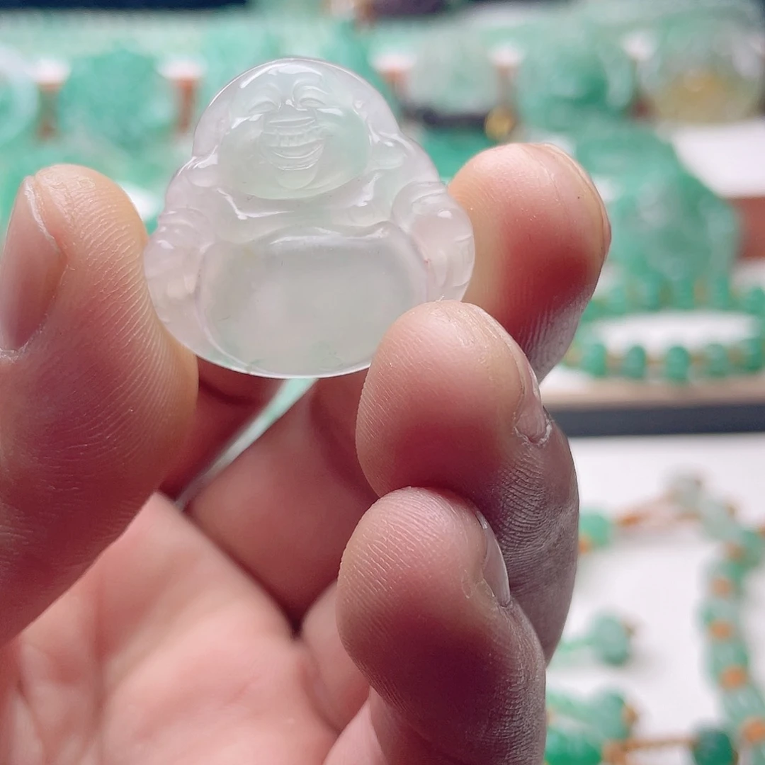 颈饰未镶嵌石英质玉