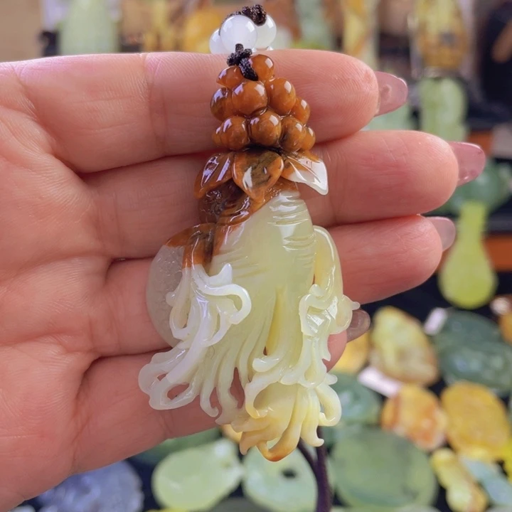 蛇纹石玉颈饰未镶嵌